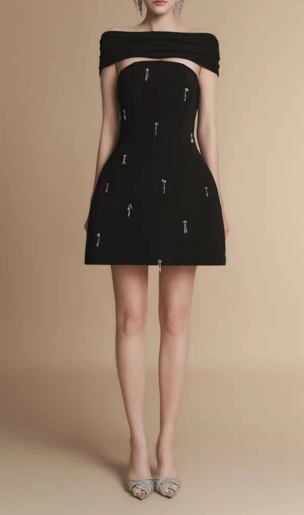 Kenny Black Embellished Mini Dress: Dazzling Sparkle for Chic Evenings
