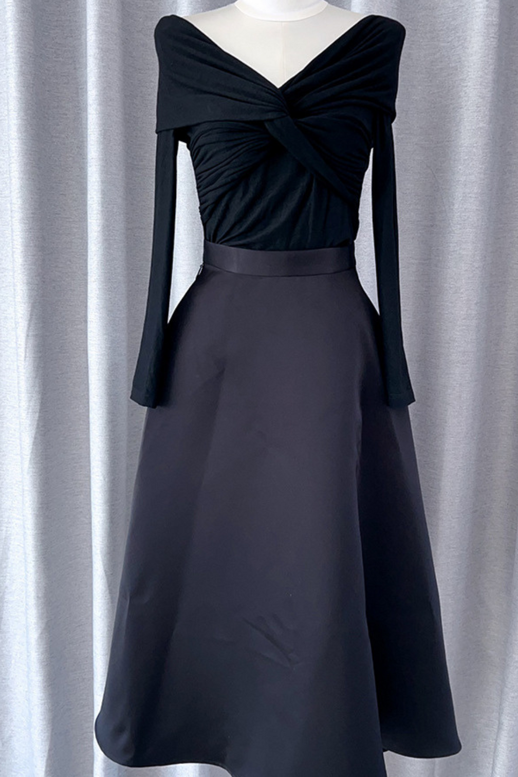 Black high waist vintage skirt