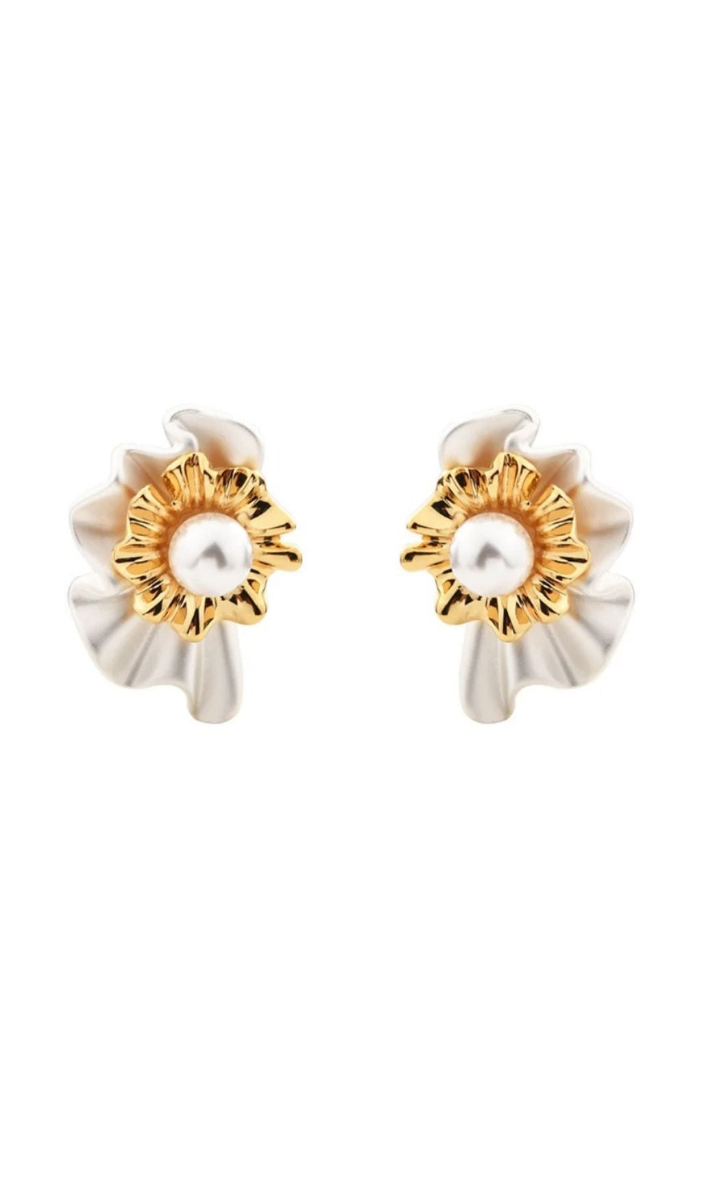 Quvryn Pearl Flower Earrings
