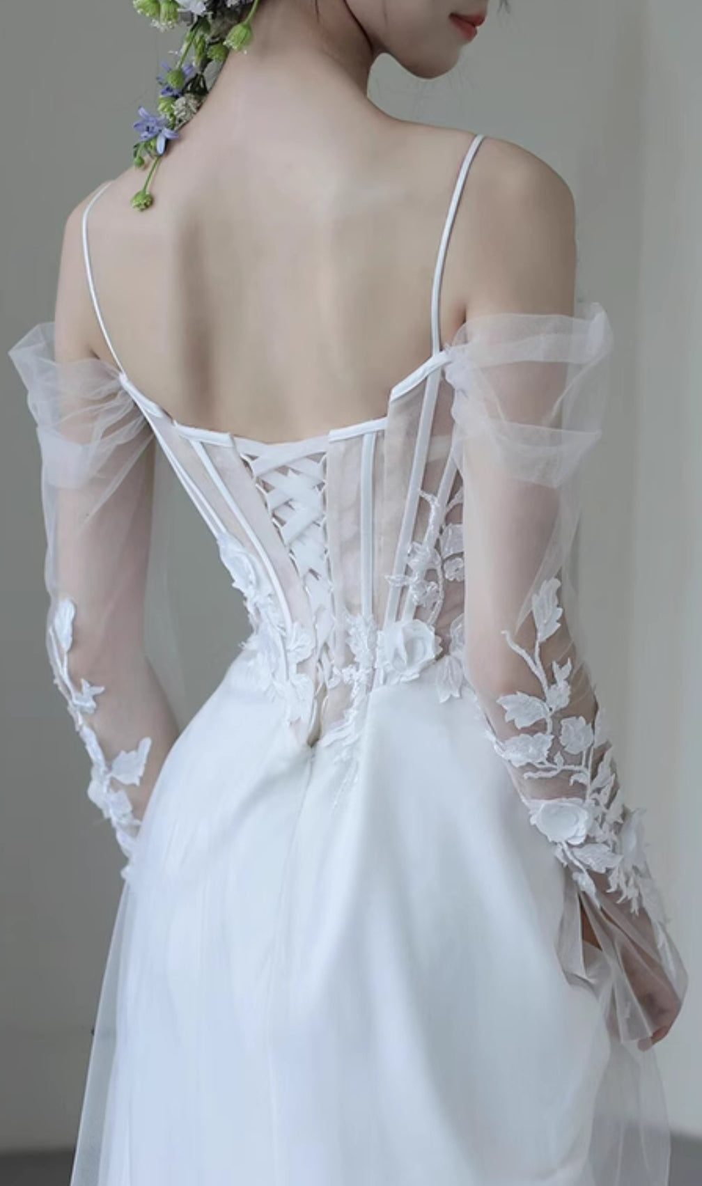 Chucky White Mesh Leaf Wedding Dress