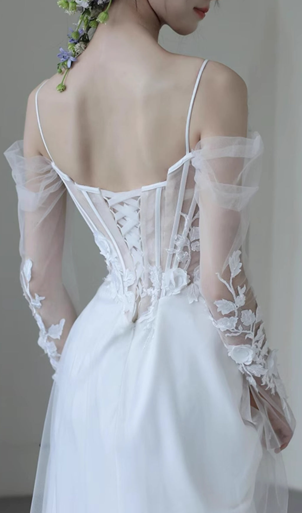 Chucky White Mesh Leaf Wedding Dress