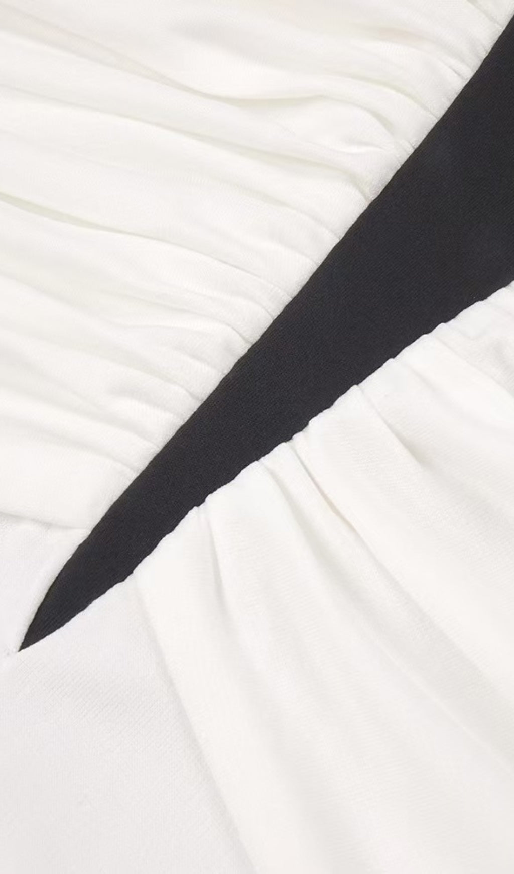 Dramatic High-Contrast Halter Maxi Gown | Sculptural Ruching & Gold Chain