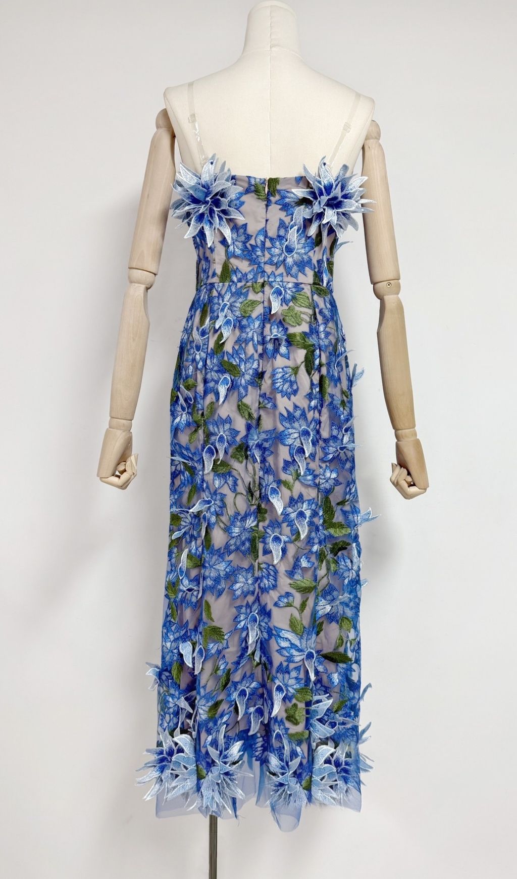Derya Elegant Blue 3D Floral Strapless Midi Dress