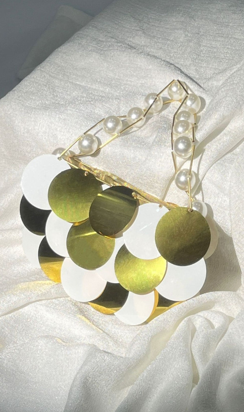 Circle Embellished Pearl Chain Clutch