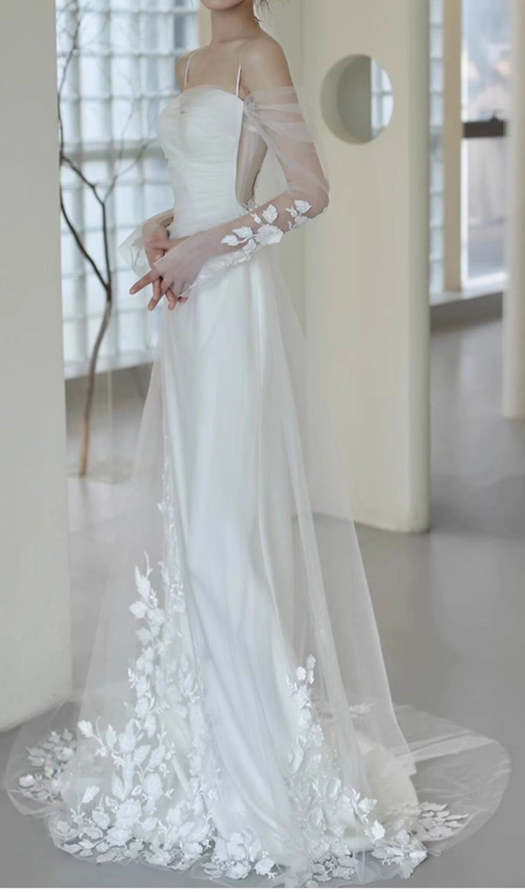 Chucky White Mesh Leaf Wedding Dress