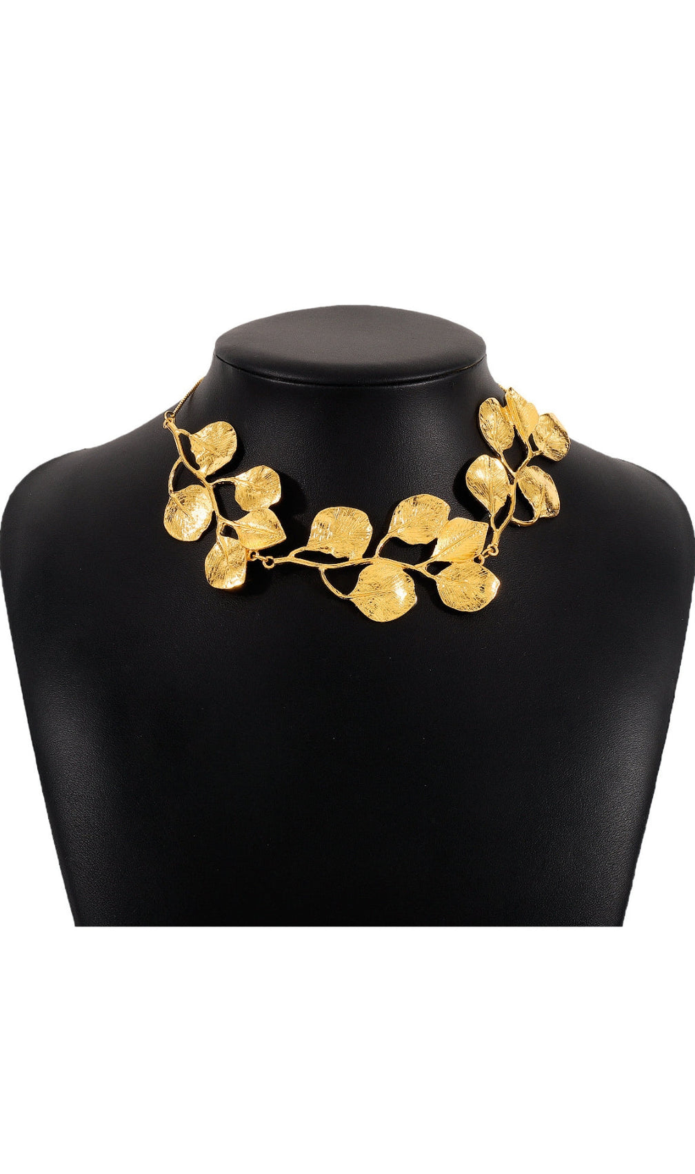 Exaggerated Leaf Choker