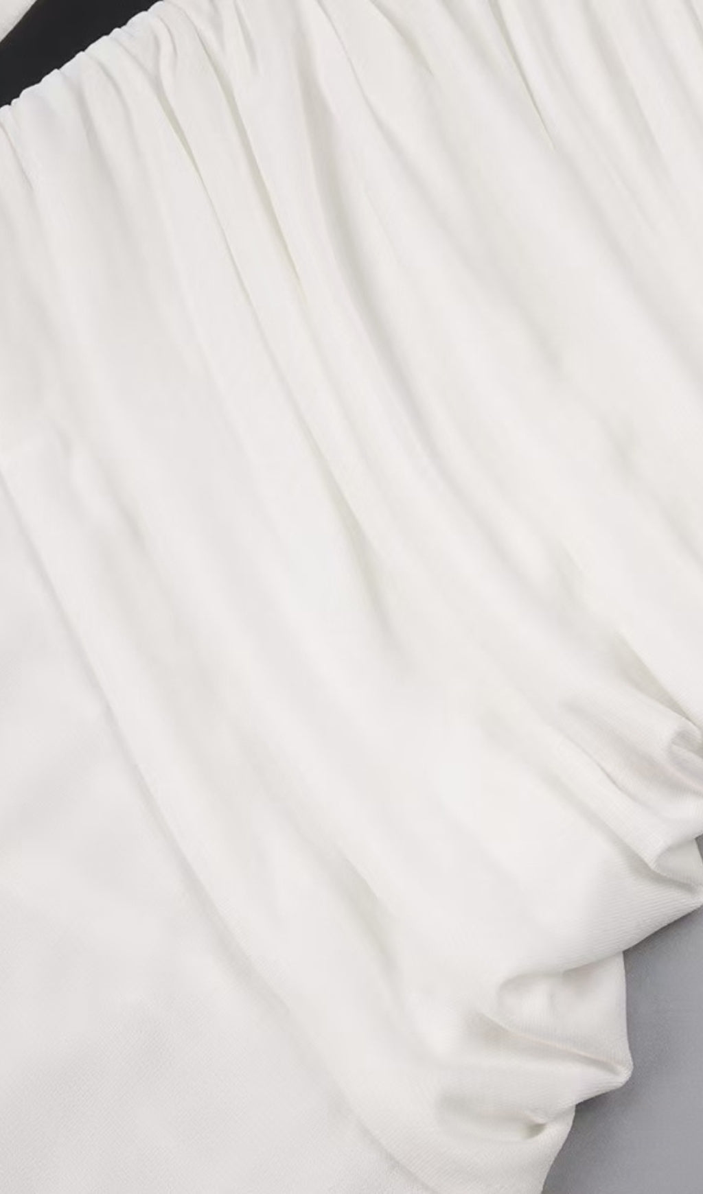 Dramatic High-Contrast Halter Maxi Gown | Sculptural Ruching & Gold Chain