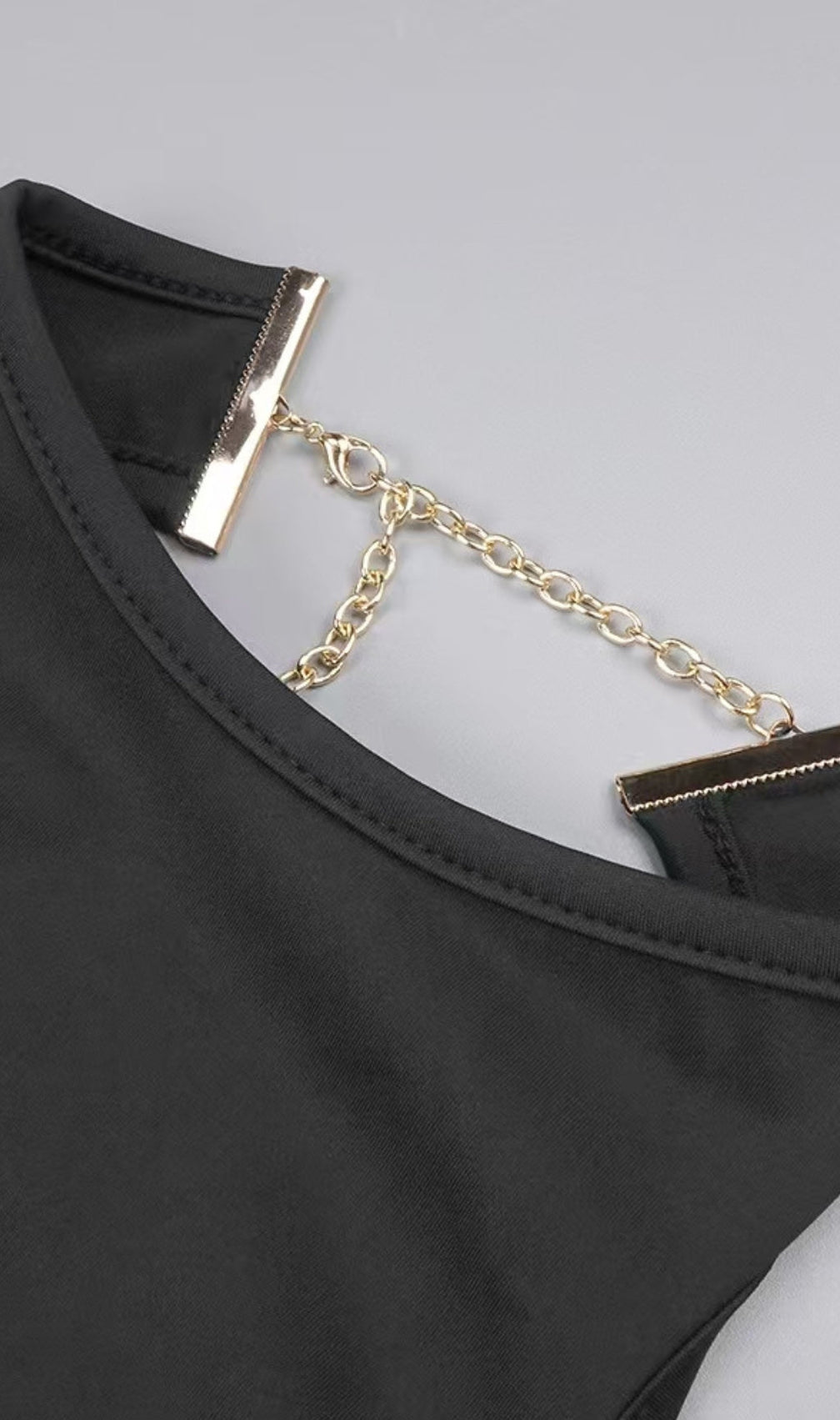 Dramatic High-Contrast Halter Maxi Gown | Sculptural Ruching & Gold Chain