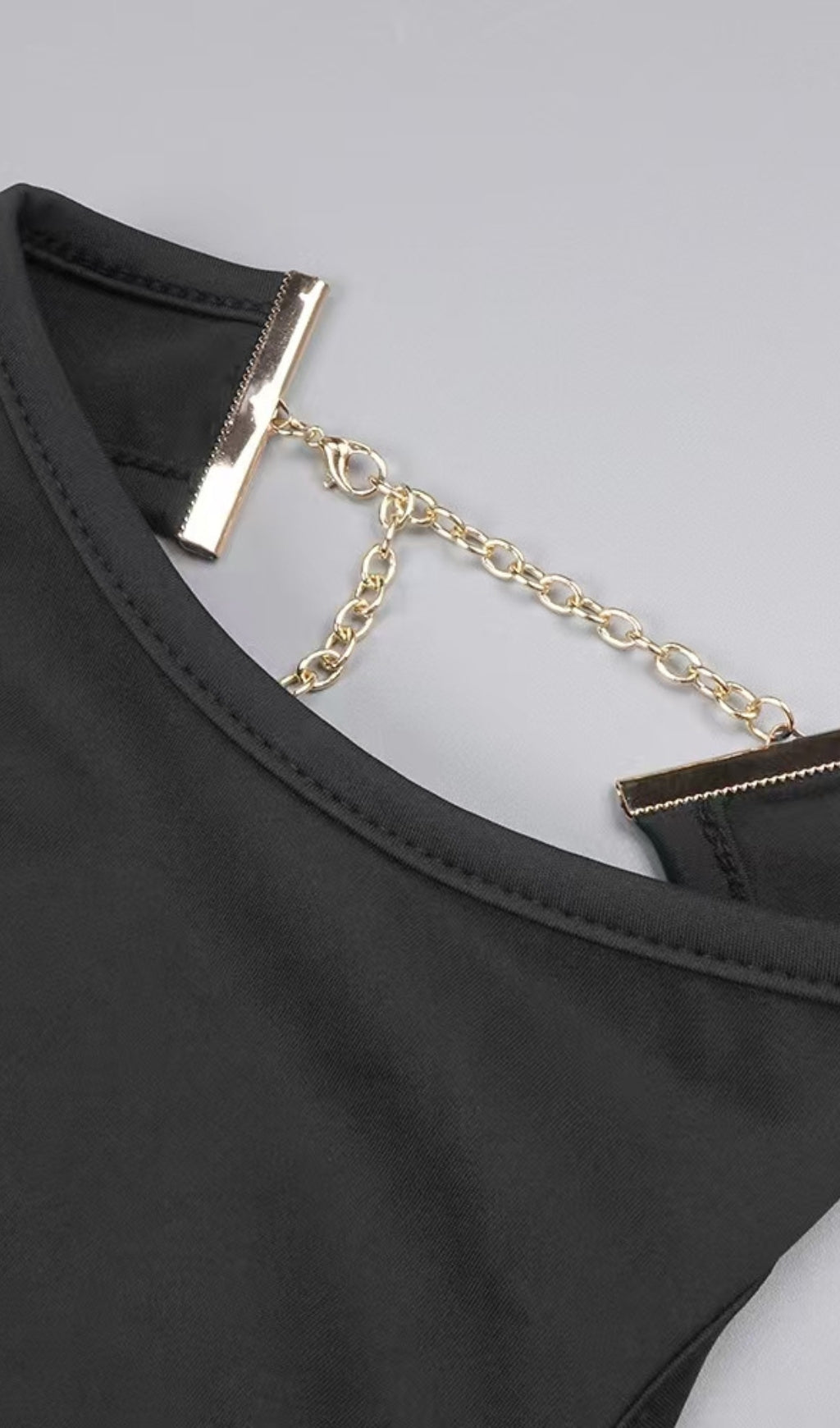 Dramatic High-Contrast Halter Maxi Gown | Sculptural Ruching & Gold Chain