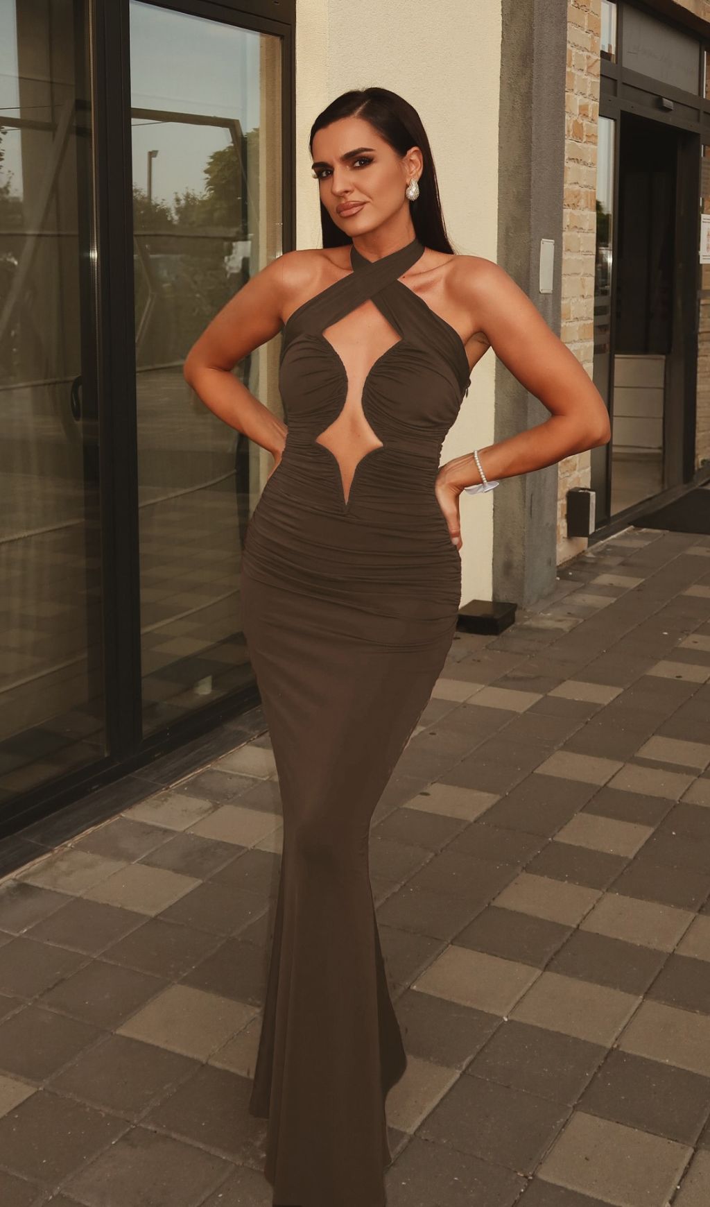 Ikuya Elegant Brown Halter Ruched Maxi Dress with Keyhole Cut-Out