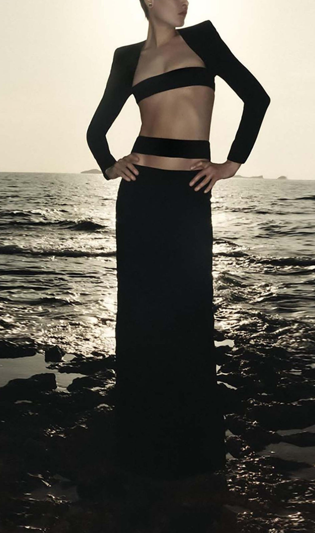 Cut Out Waist Maxi Dress In Black