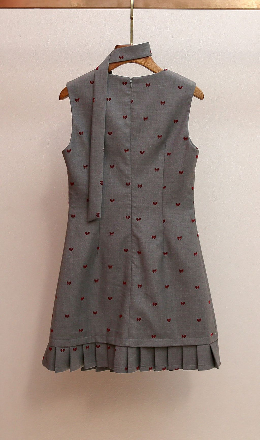 Haruye Playful Bow Print Sleeveless Mini Dress | Scalloped V-Neck & Pleated Hem