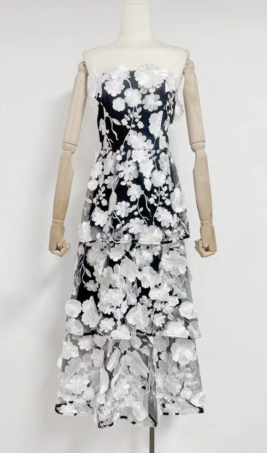 Chayan Strapless Flower Embroidery Midi Dress