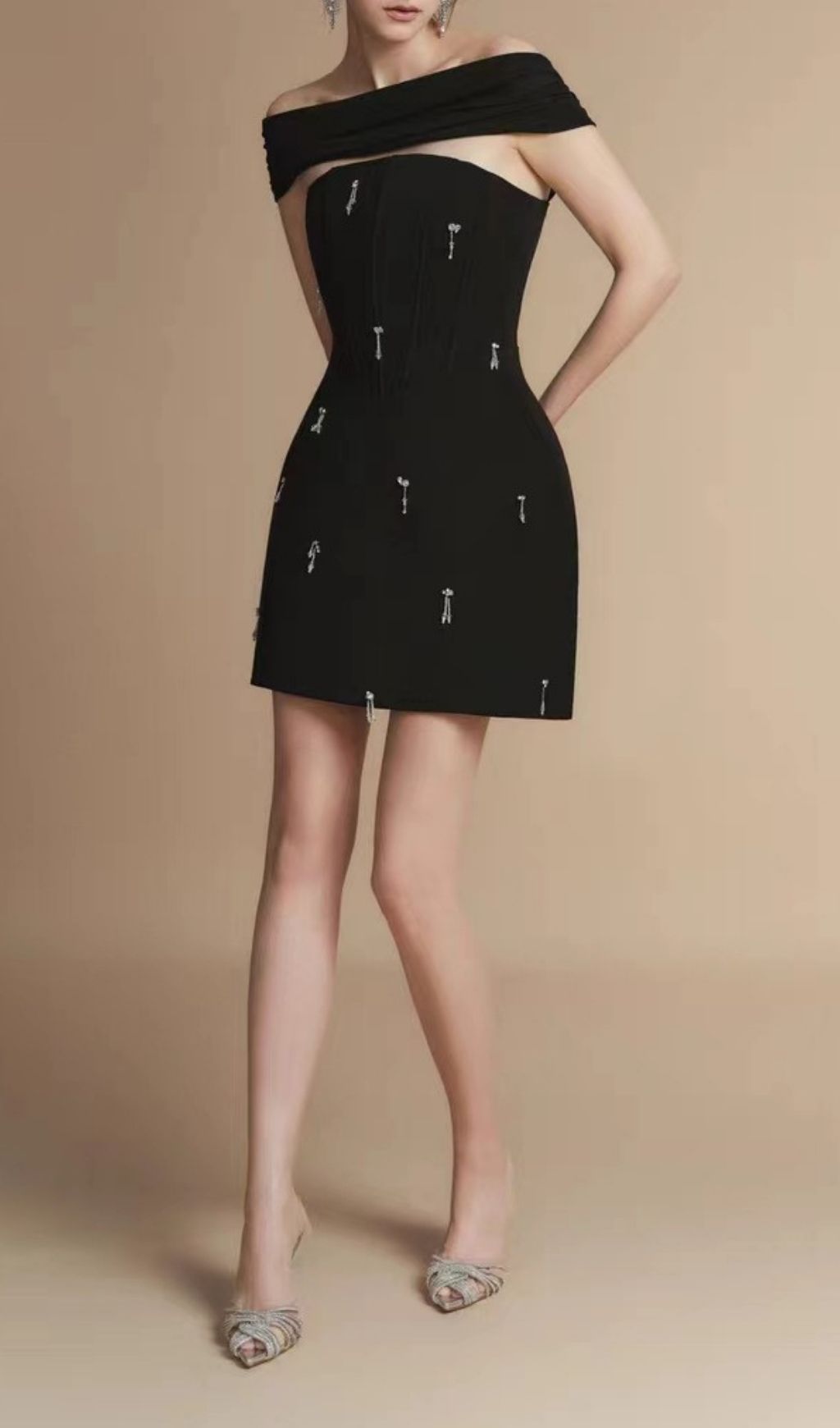 Kenny Black Embellished Mini Dress: Dazzling Sparkle for Chic Evenings