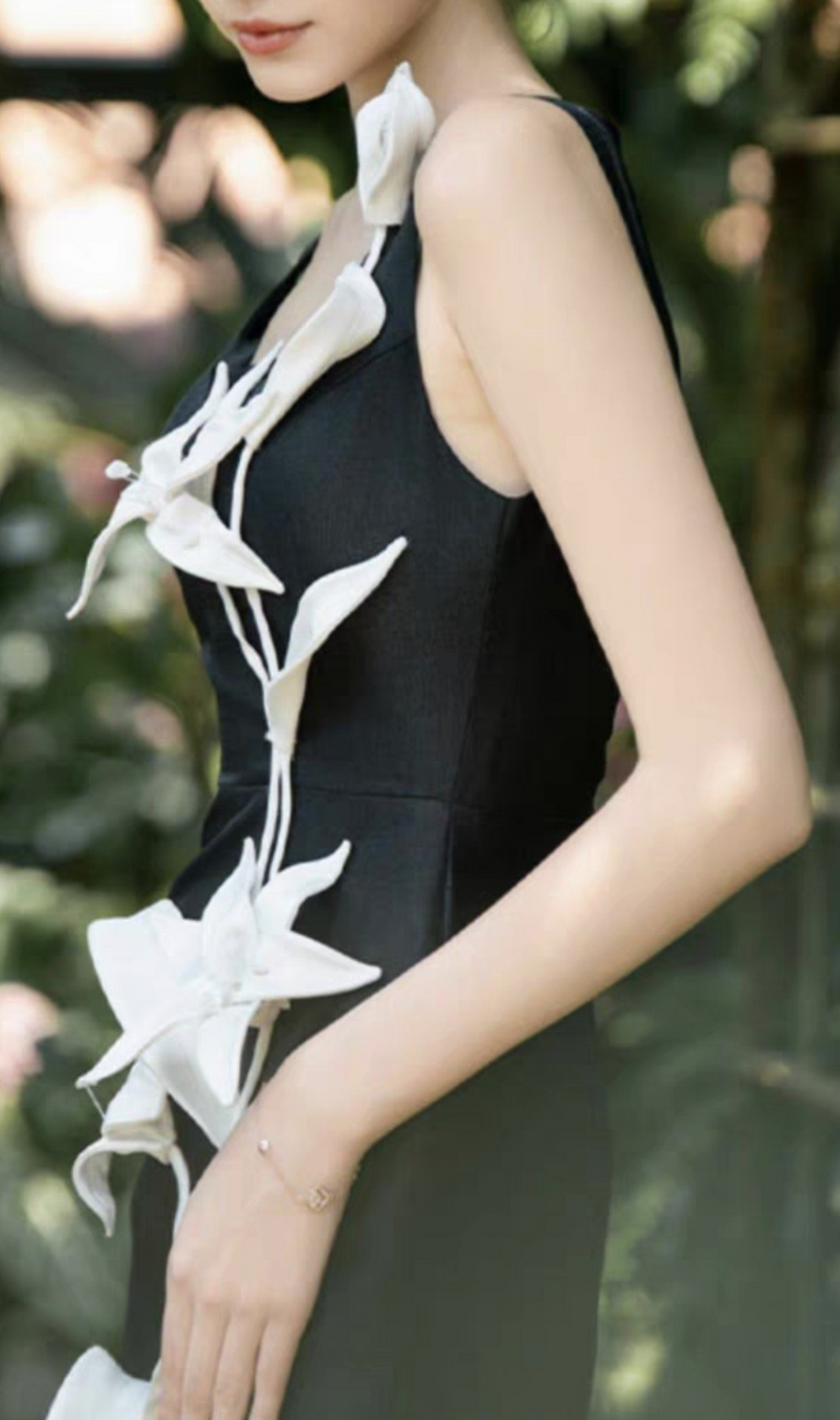 Chemed Black Flower Embellished Midi Dress