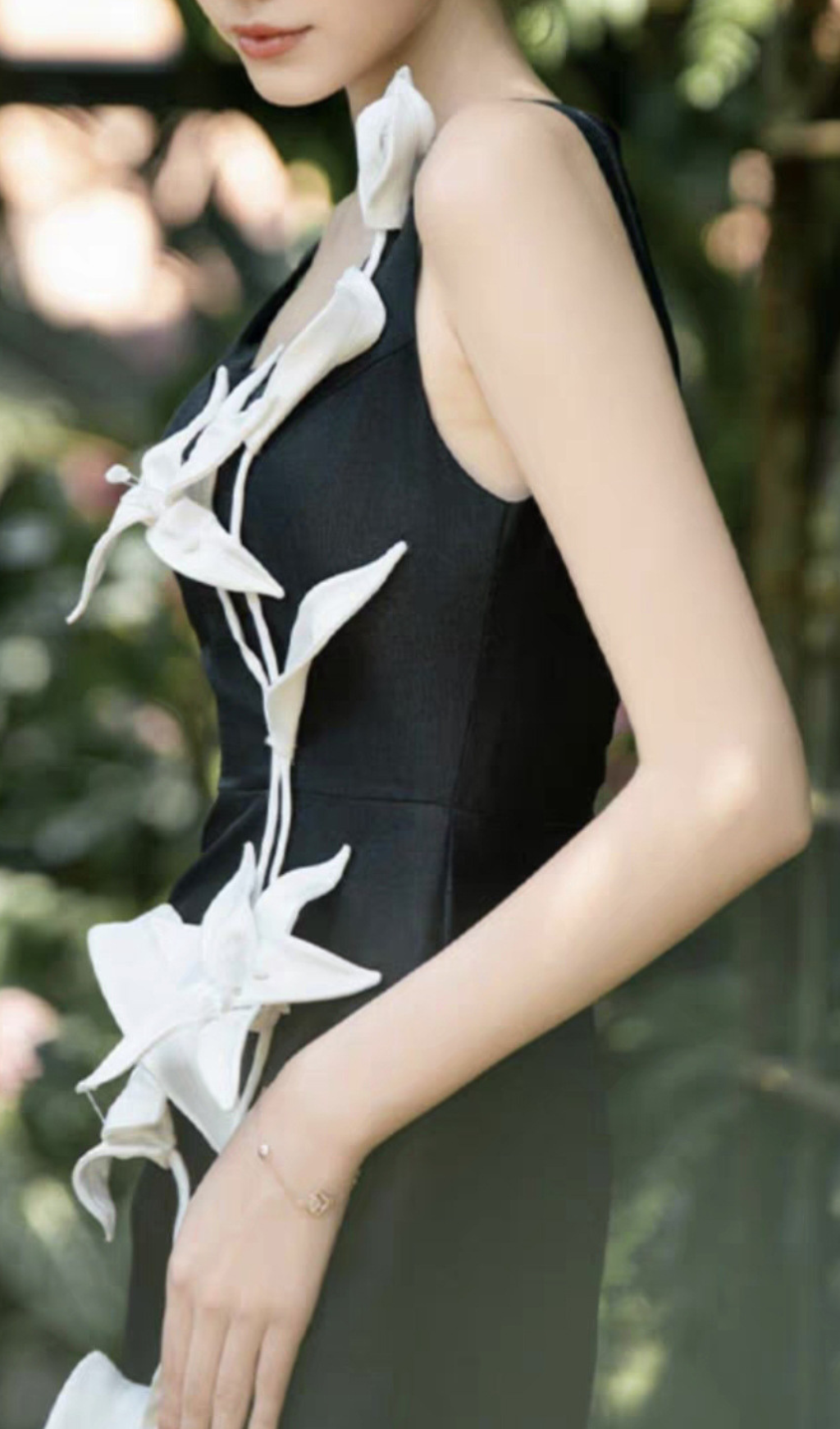 Chemed Black Flower Embellished Midi Dress