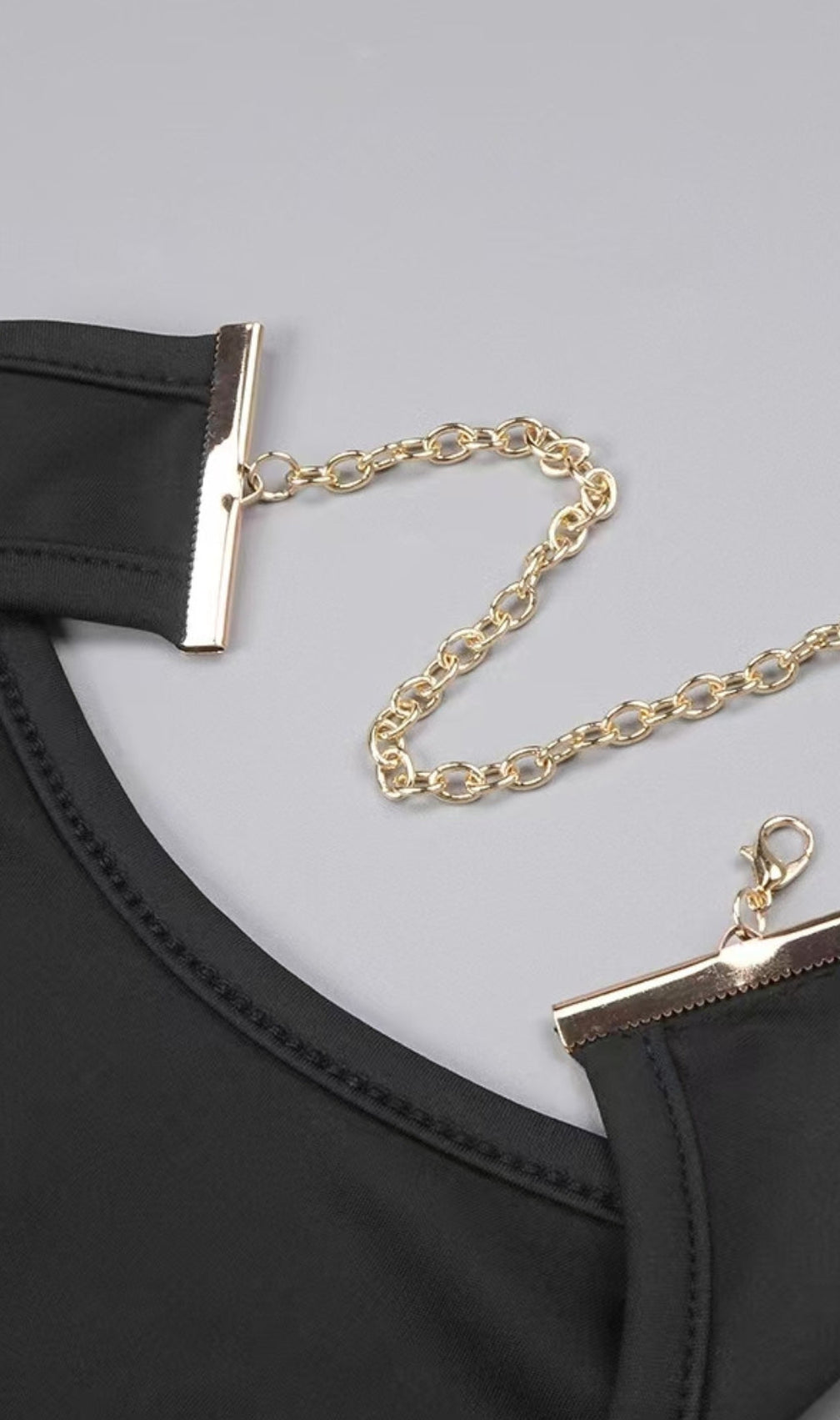 Dramatic High-Contrast Halter Maxi Gown | Sculptural Ruching & Gold Chain