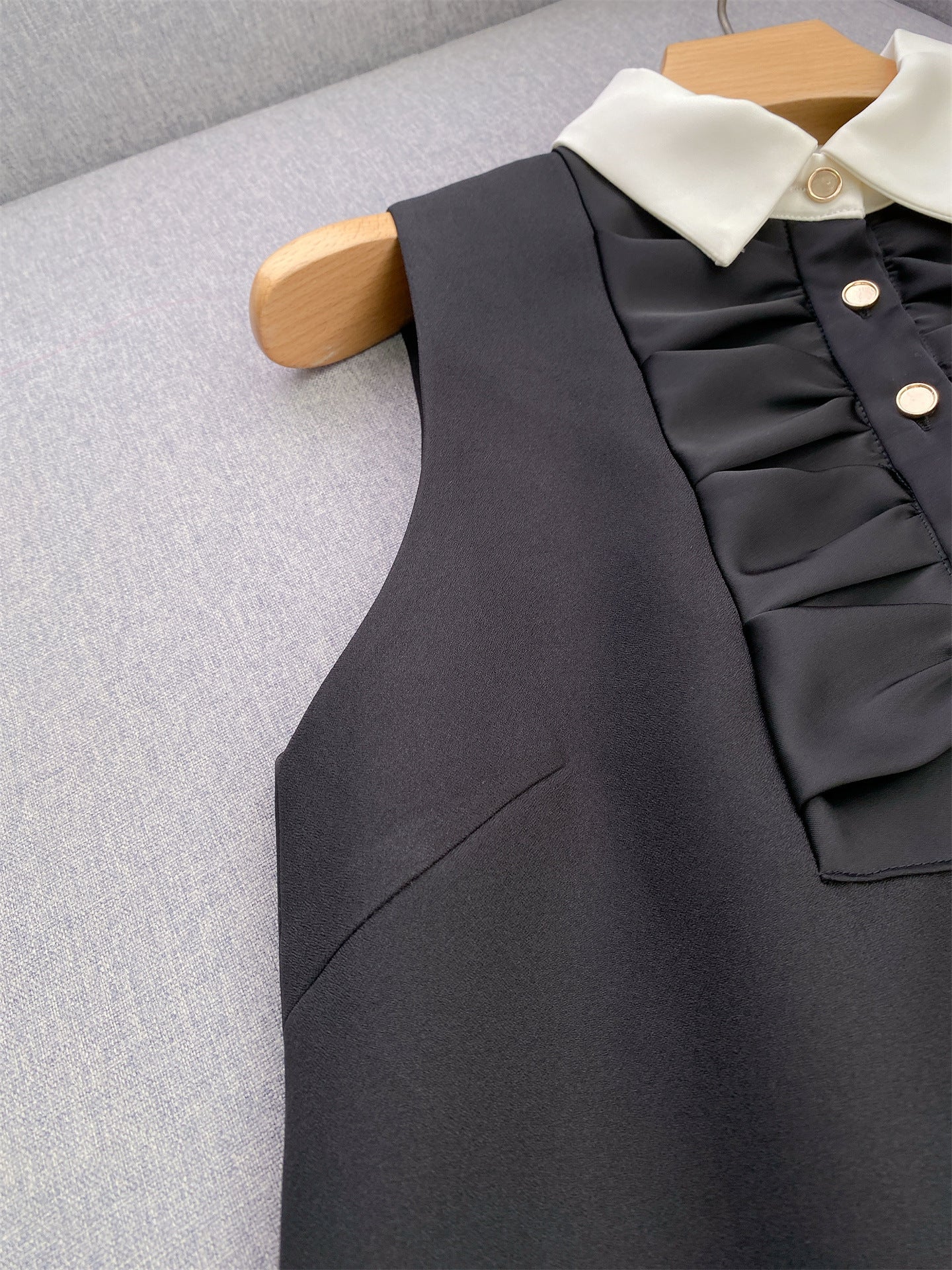 Elegant Black Mini Dress for Women | Chic Contrast Collar & Sleeveless Shift