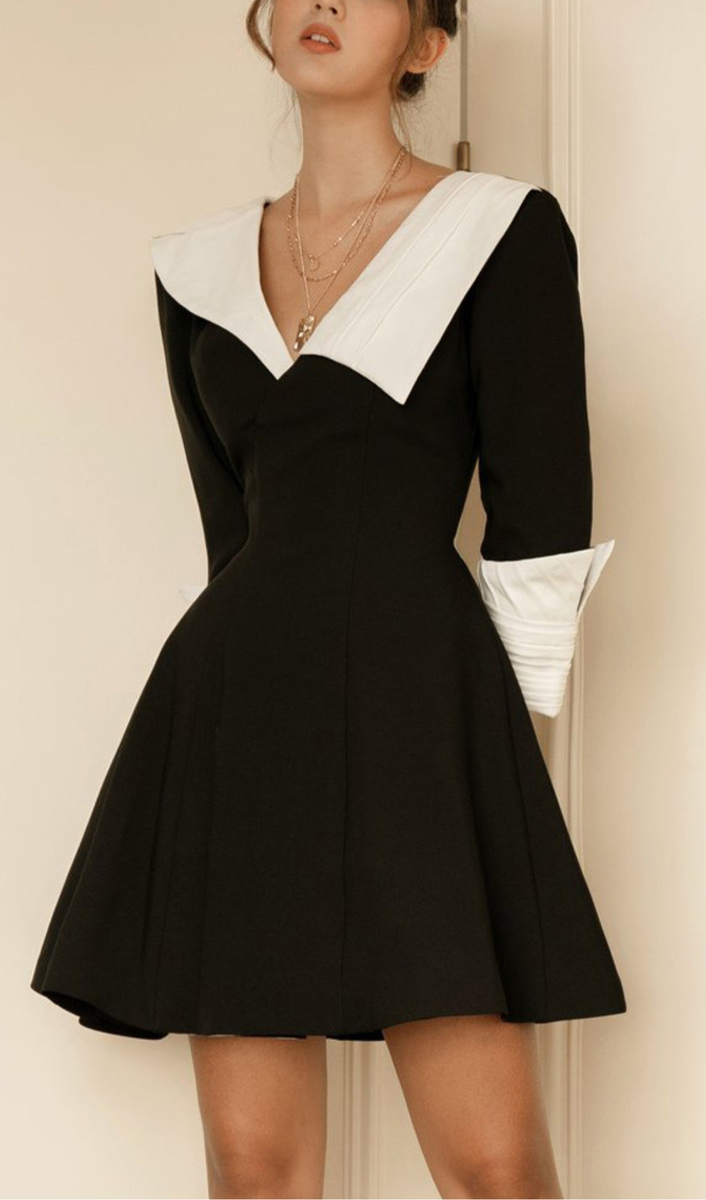 Astro Black V-Neck Mid-Sleeve Mini Dress