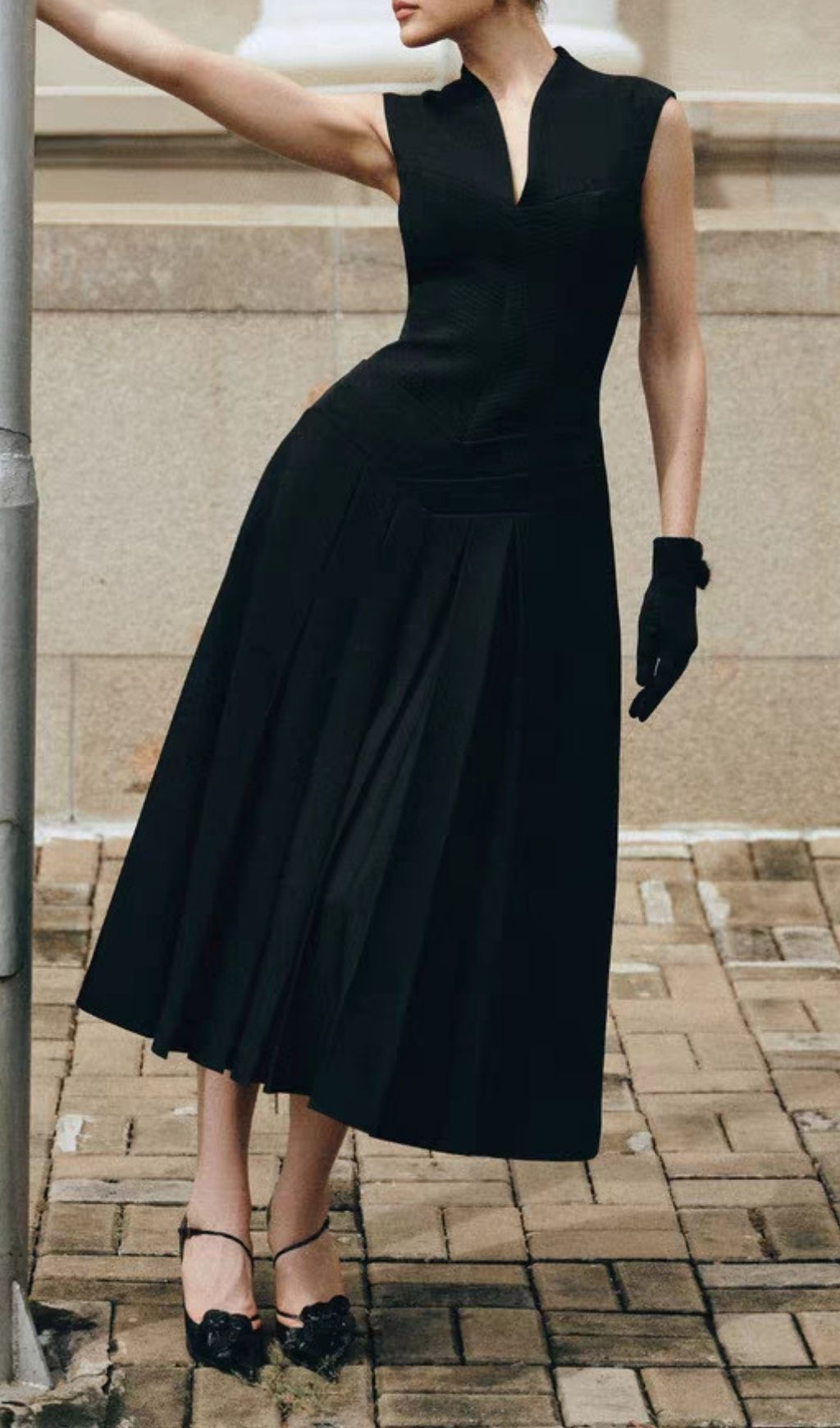 Kelsie Black V-Neck Sleeveless Midi Dress