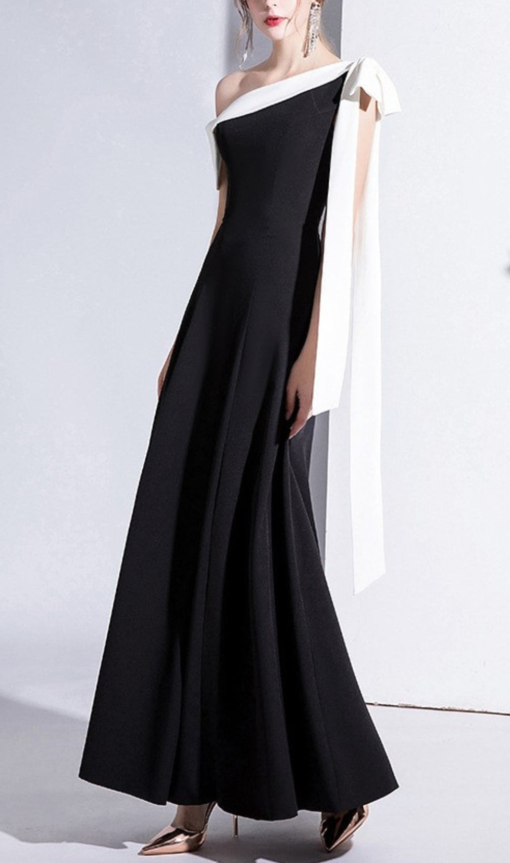 Pagged Bow Midi Dress In Black