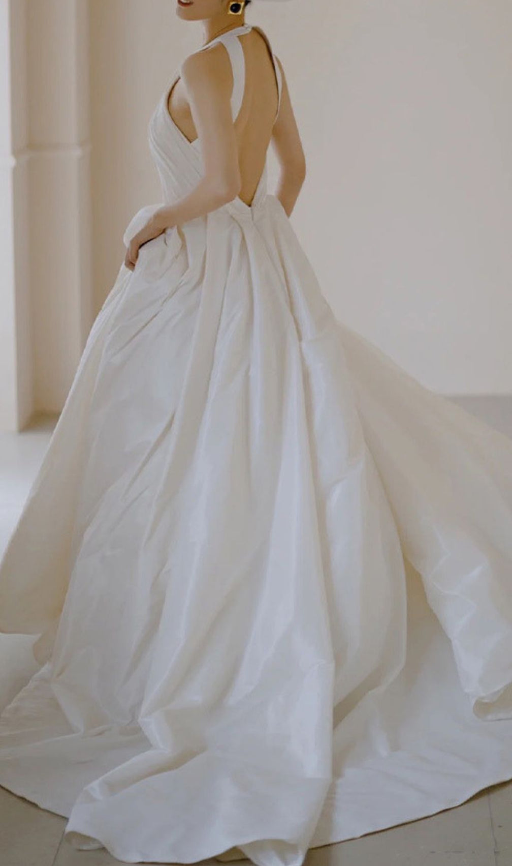 Jalia Modern Halter Backless Wedding Dress | Elegant Bridal Gown for Contemporary Brides