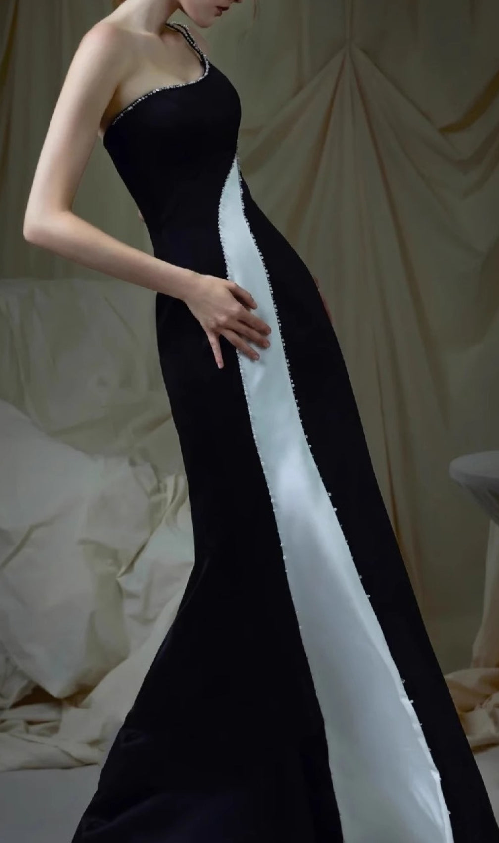 Erika Black One-Shoulder Maxi Dress