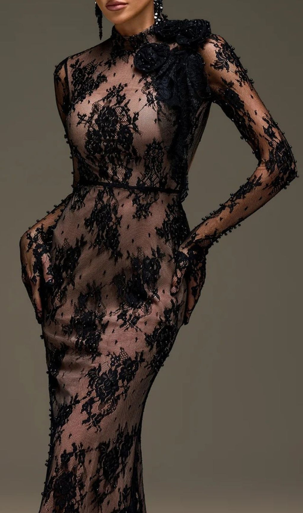 Varnelis Backless Pearl Lace Maxi Dress