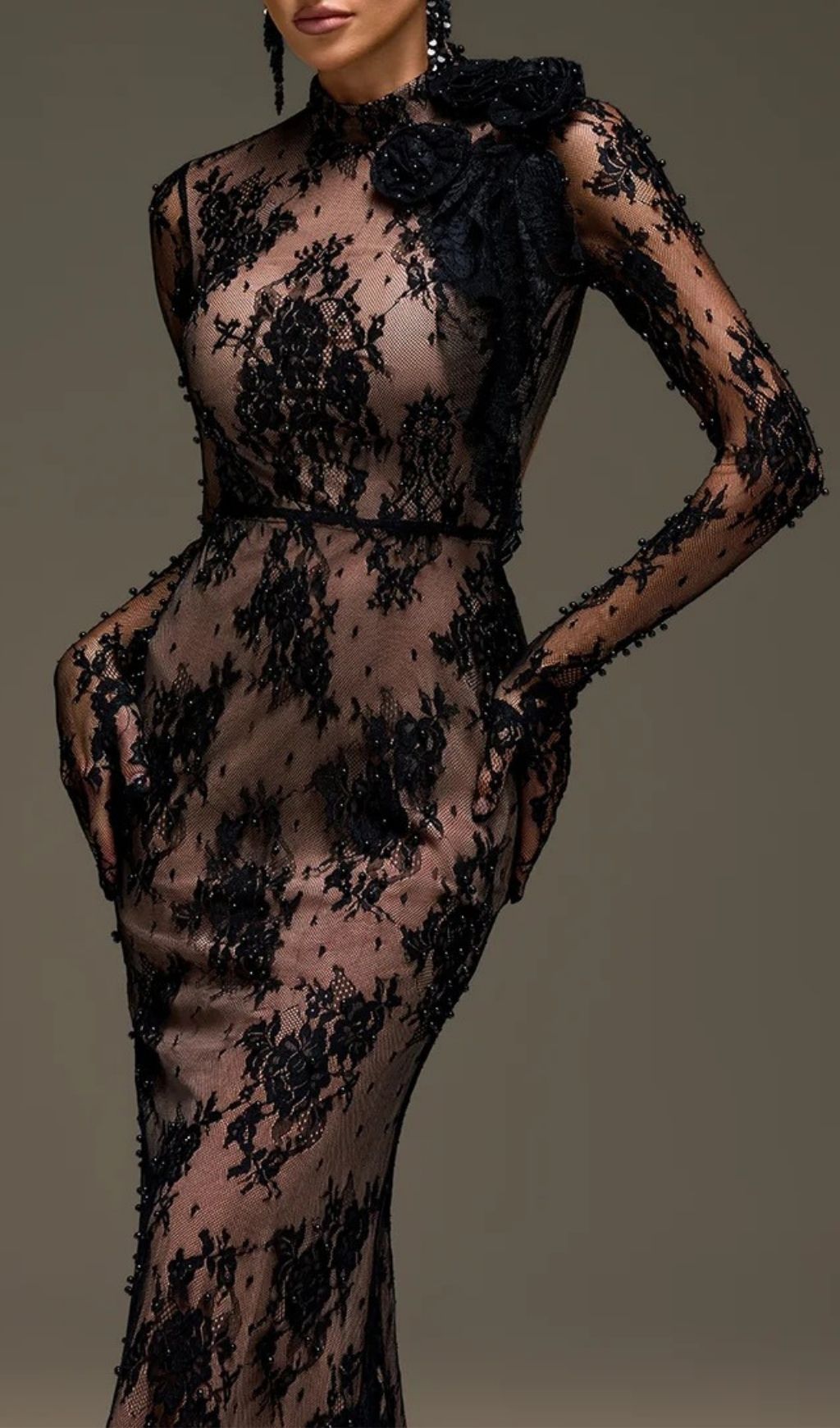 Varnelis Backless Pearl Lace Maxi Dress