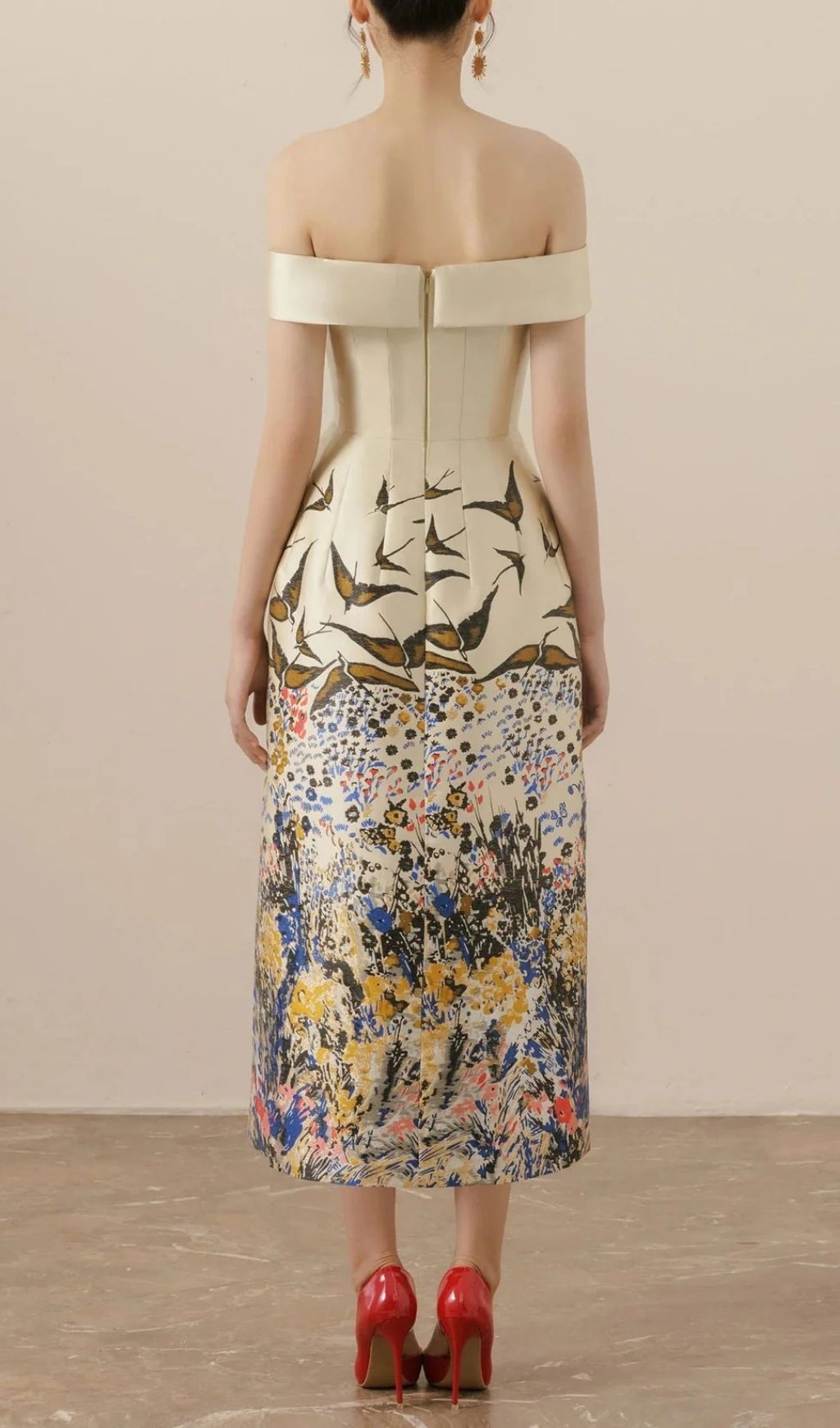 Nina Retro Floral Print Off-shoulder Midi Dress in Apricot