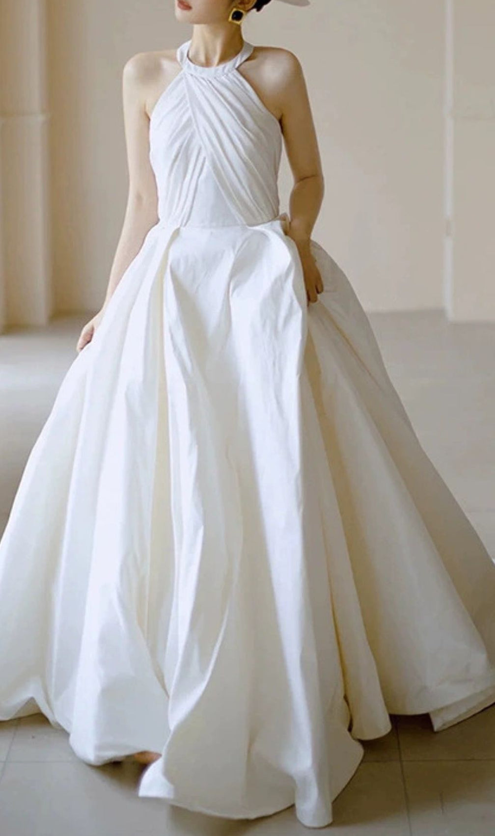 Jalia Modern Halter Backless Wedding Dress | Elegant Bridal Gown for Contemporary Brides