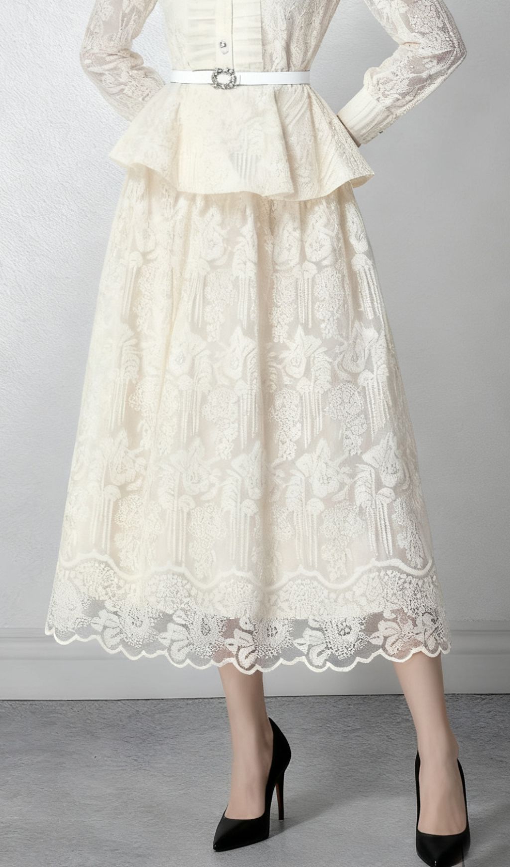 Iikka Lace Long Sleeve Midi Dress