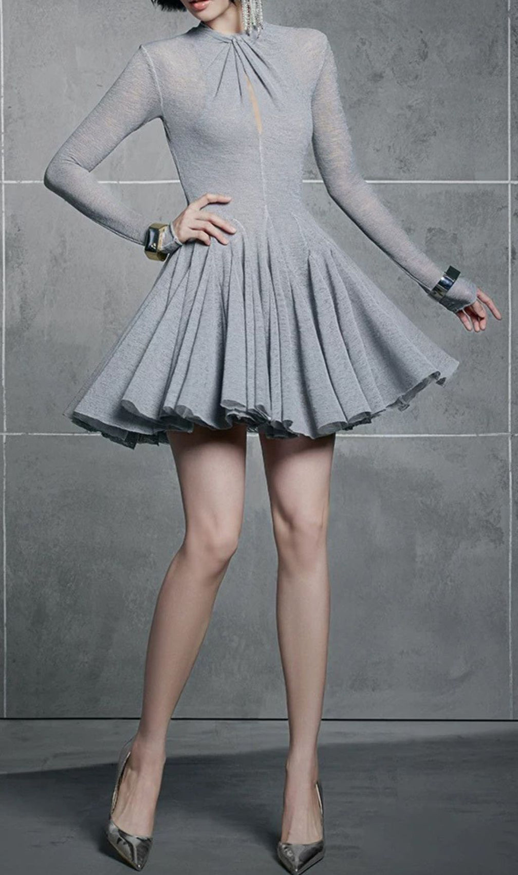 Hanako Chic Grey Long Sleeve Mini Dress - Versatile Pleated Design