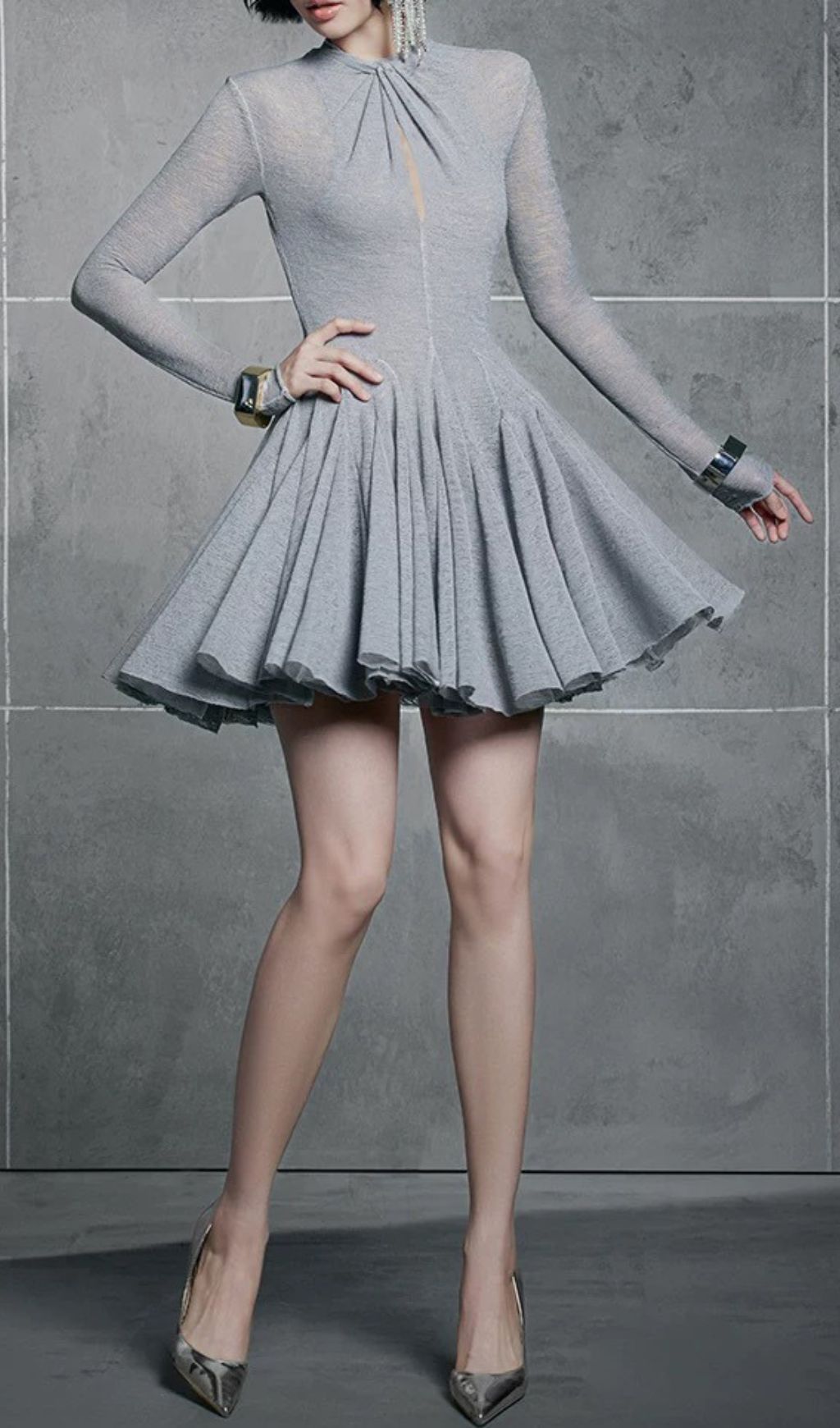Hanako Chic Grey Long Sleeve Mini Dress - Versatile Pleated Design