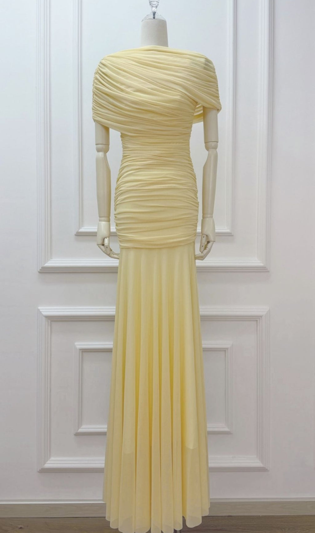Kemi Elegant Ruched One-Shoulder Maxi Gown - Figure-Flattering & Sophisticated