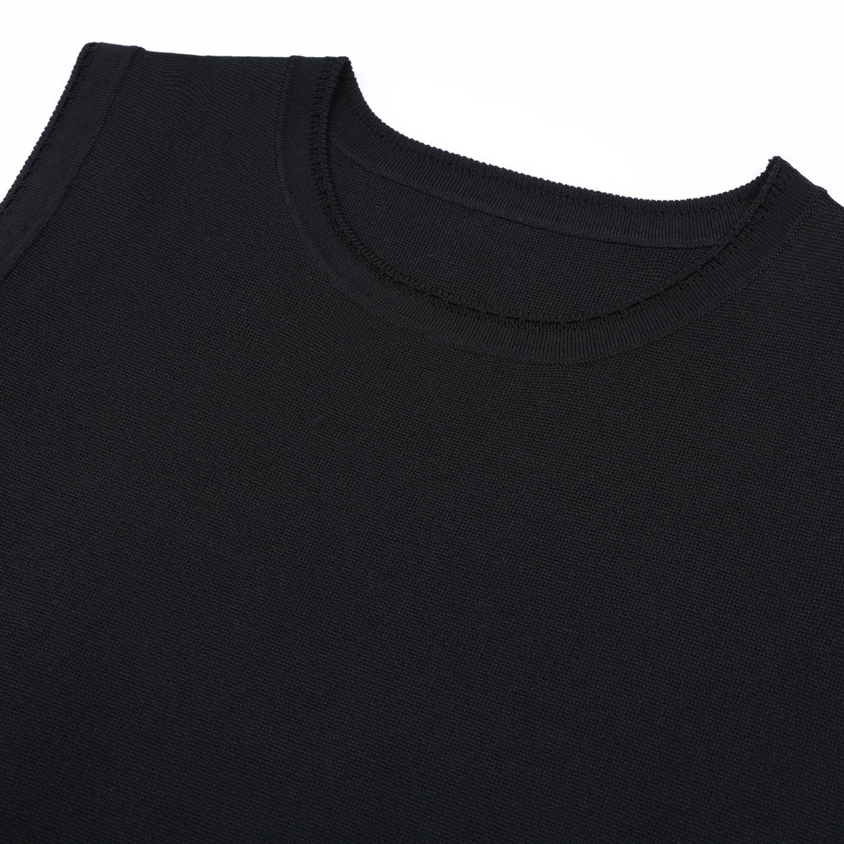 Julinka Chic Two-Tone Knit Pleated Mini Dress | Black & White Scallop Design