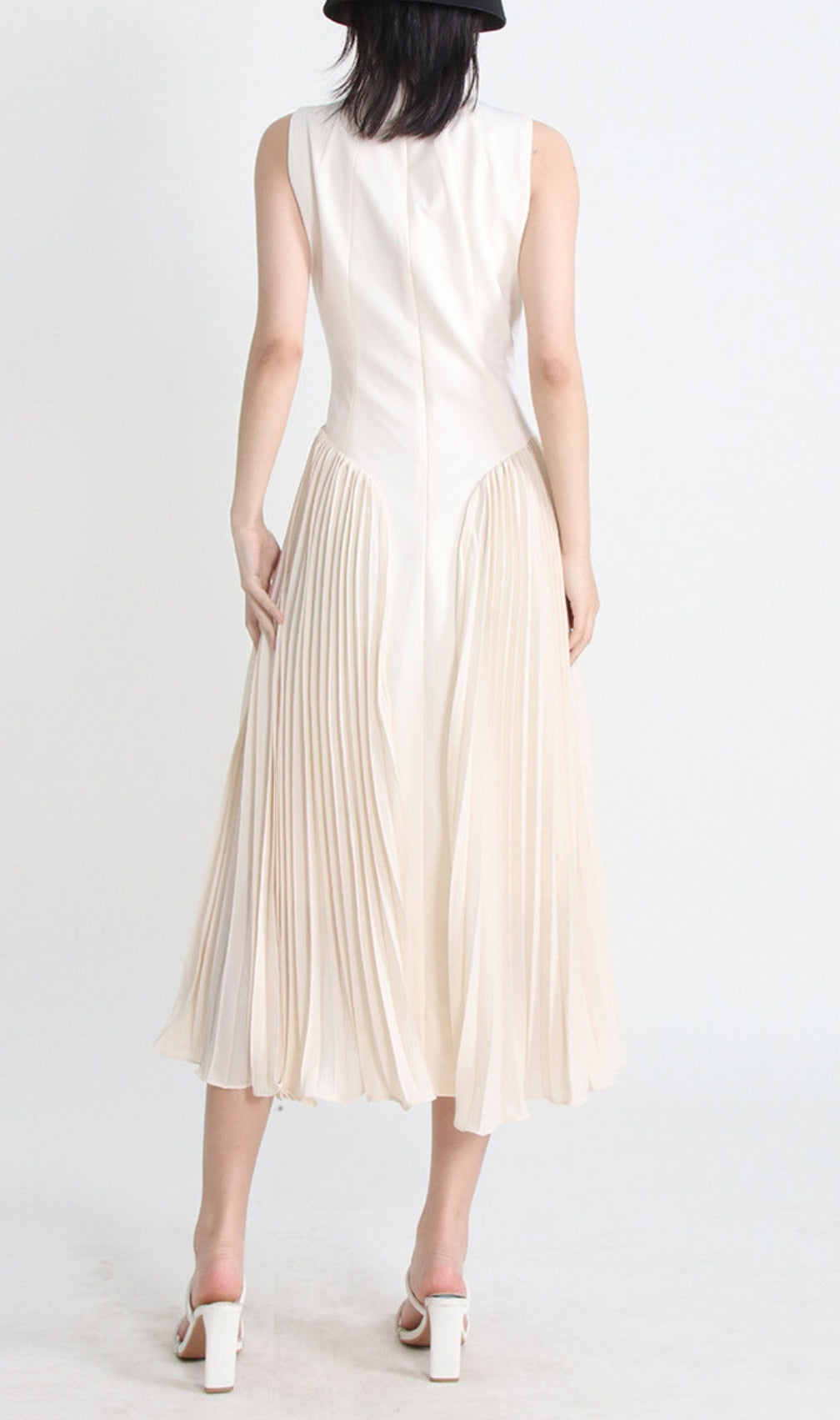 Aulelei Sleeveless Pleated Midi Dress