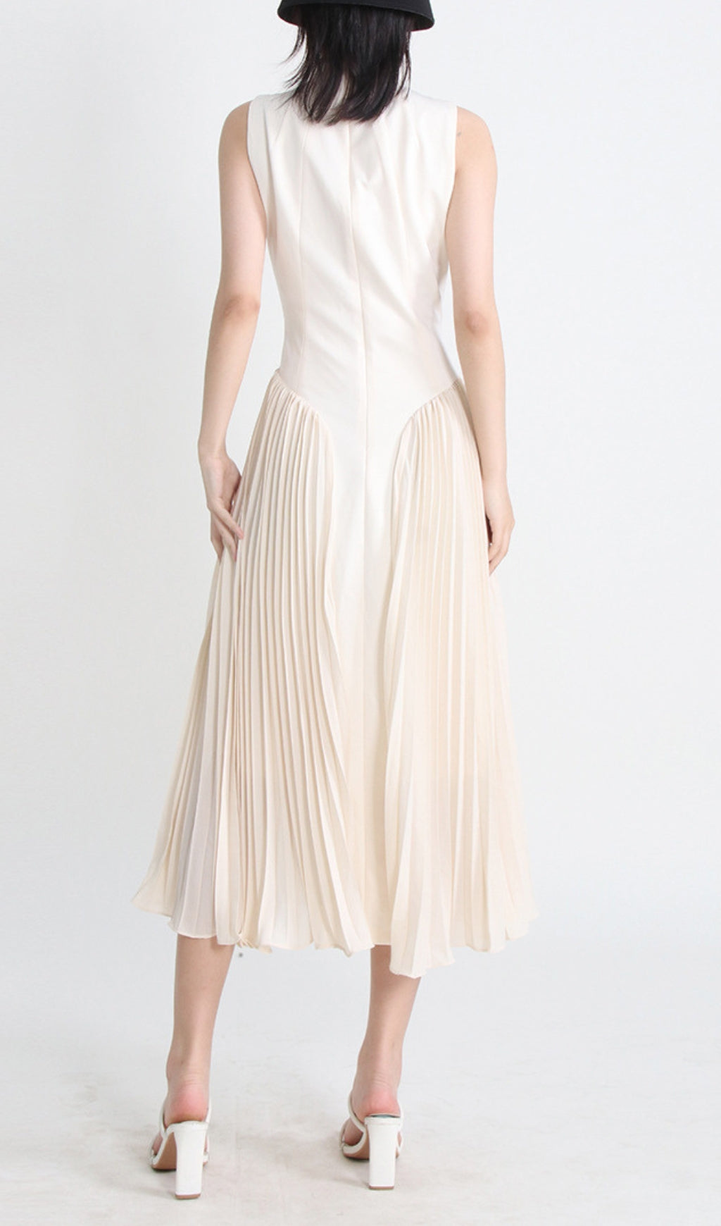 Aulelei Sleeveless Pleated Midi Dress