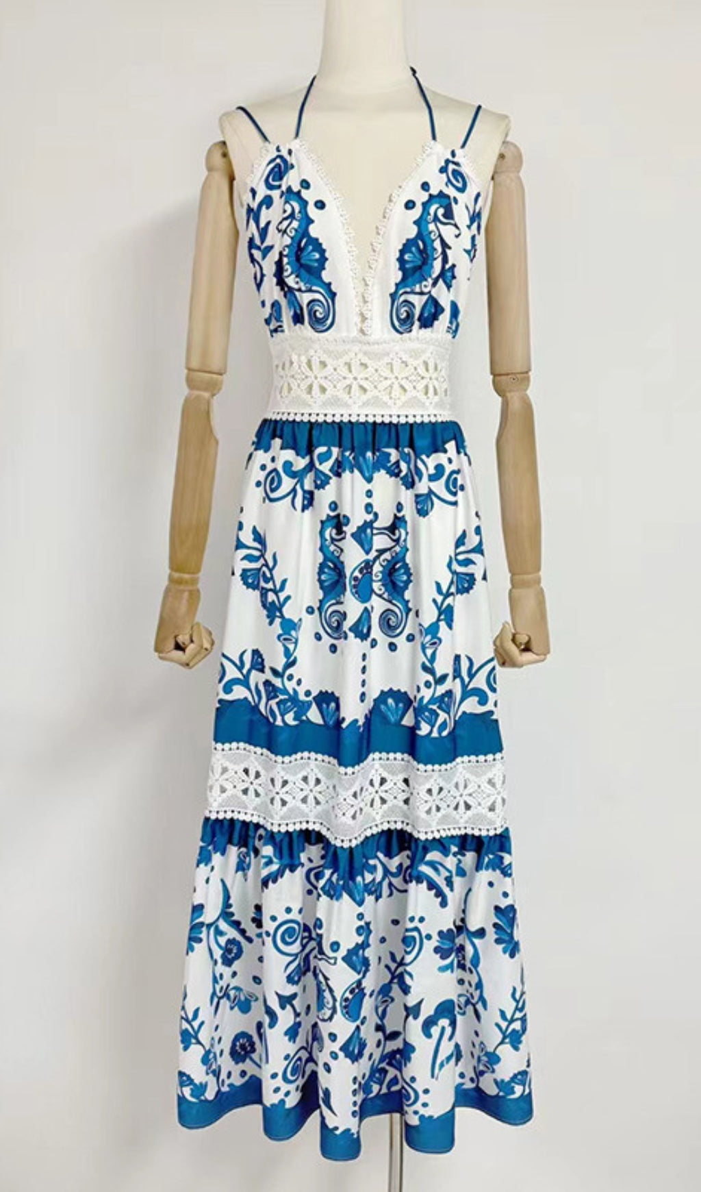 Estela V-Neck Printed Maxi Dress