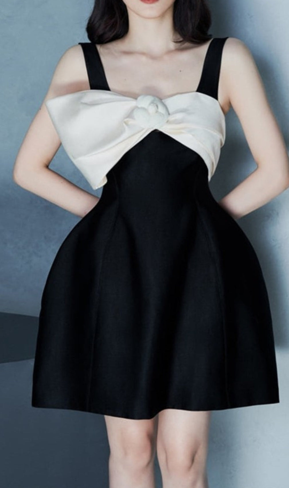 Bow Strappy Midi Dress In Black