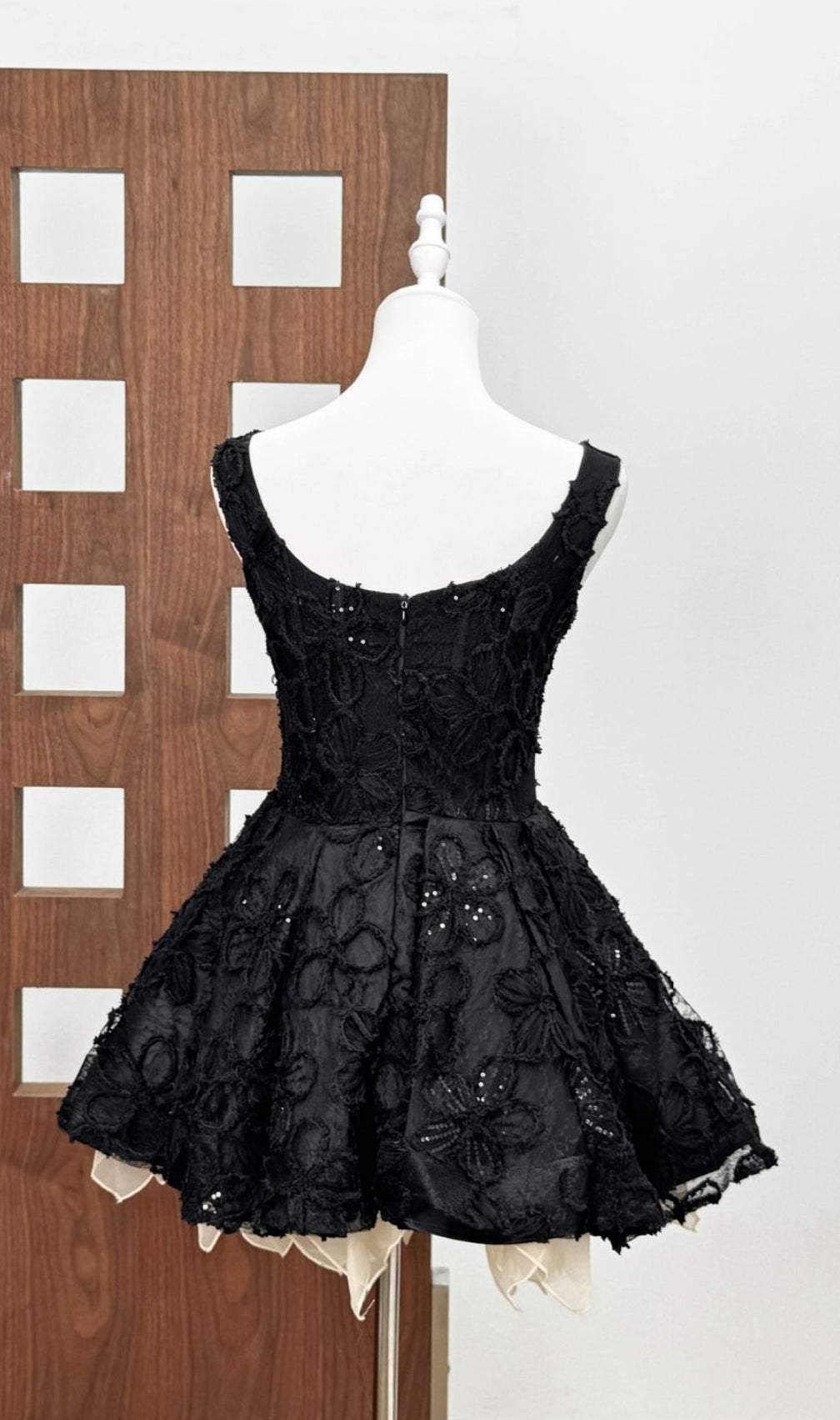 Karen Black Floral Strappy Mini Dress: Chic & Sassy Evening Style