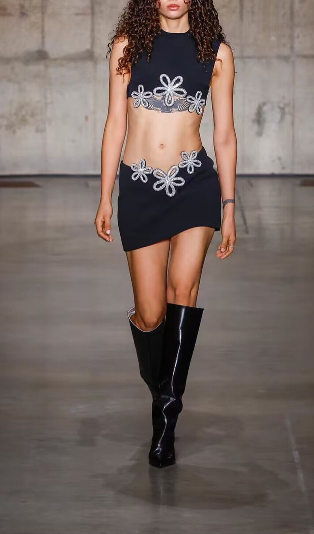 Hollow Sleeveless Hot Rhinestone Top & Dress Set