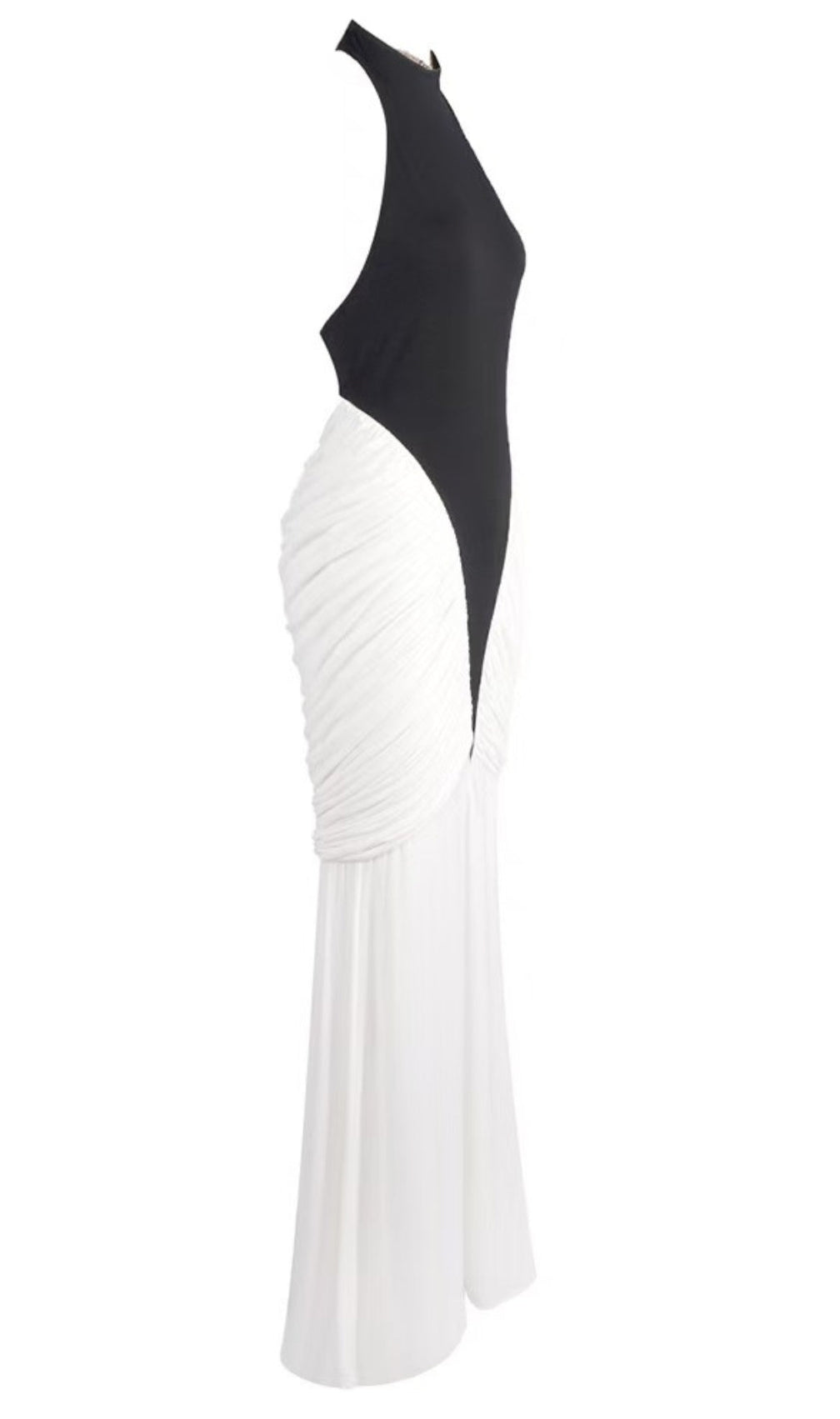 Dramatic High-Contrast Halter Maxi Gown | Sculptural Ruching & Gold Chain