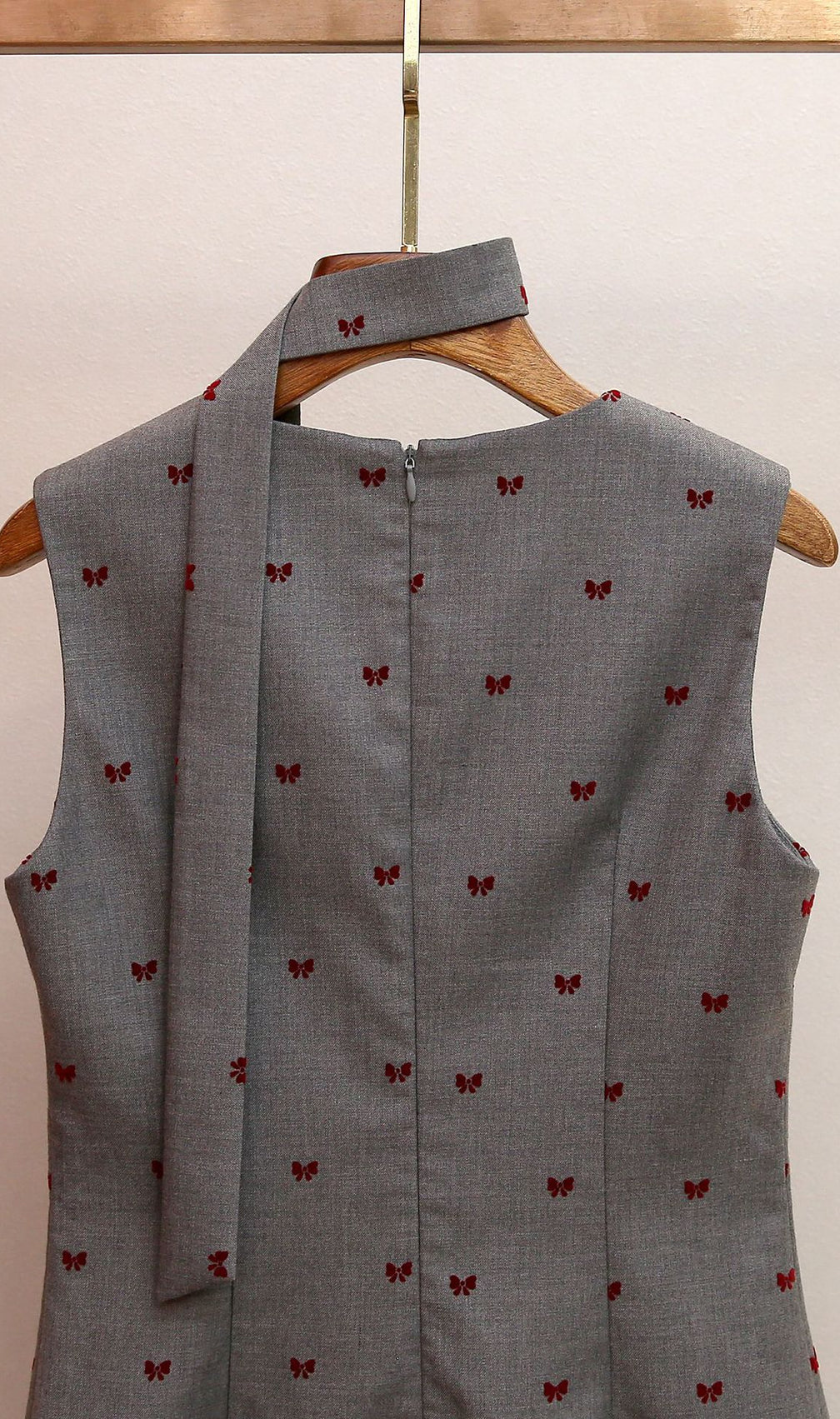 Haruye Playful Bow Print Sleeveless Mini Dress | Scalloped V-Neck & Pleated Hem