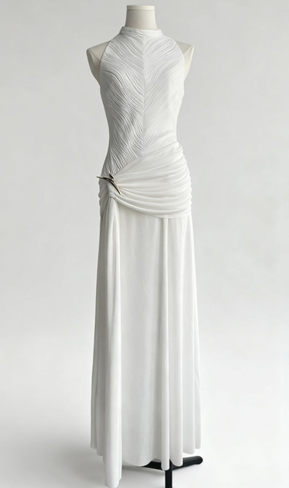 Jára Elegant Halter Neck Knotted Maxi Dress - Effortless Chic for Special Occasions