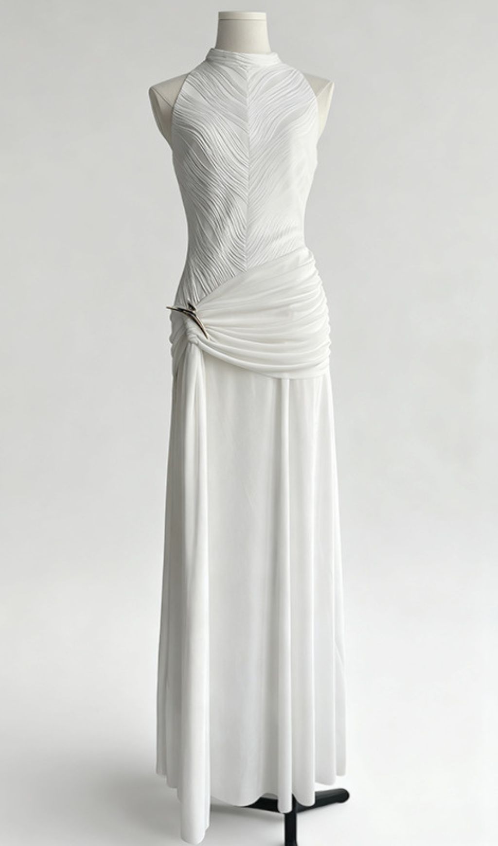 Jára Elegant Halter Neck Knotted Maxi Dress - Effortless Chic for Special Occasions