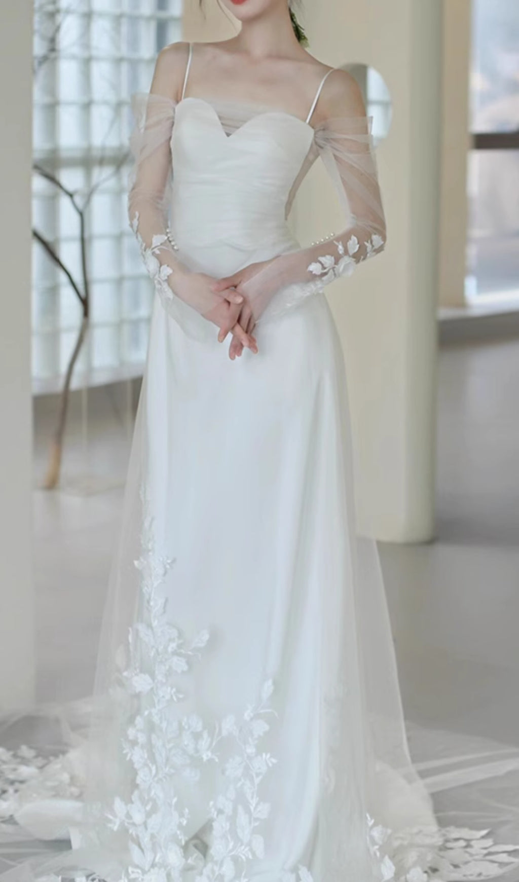 Chucky White Mesh Leaf Wedding Dress