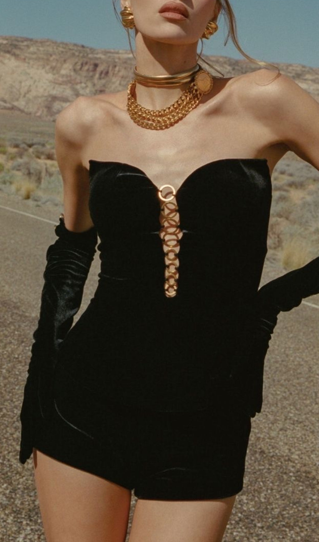 Black Plain Cutout Hoop Accent Tube Top & Shorts