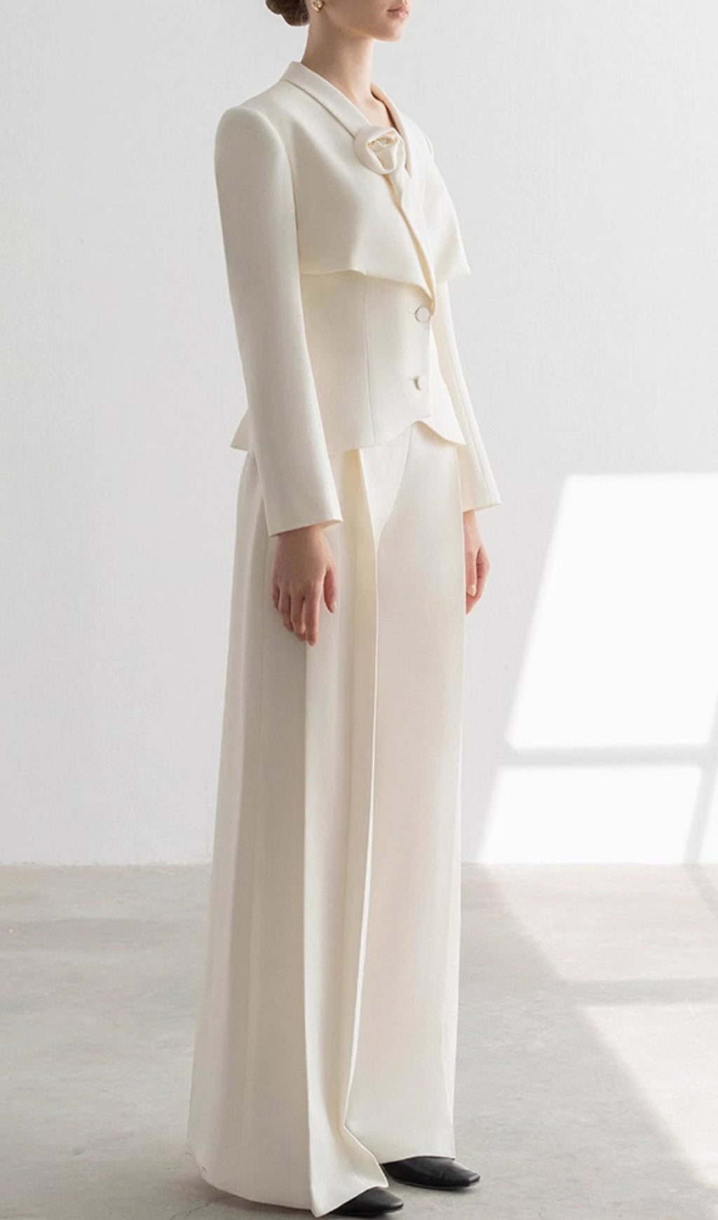 Caresse Flower Decor Blazer & Pants Set