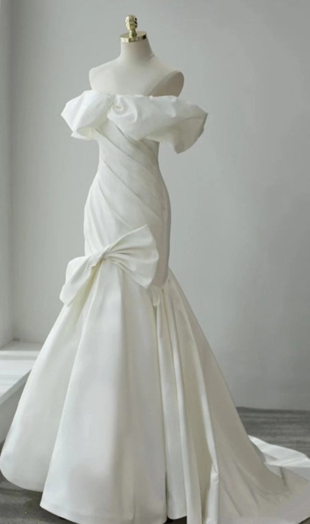 Aviatrix White Bow Wedding Dress